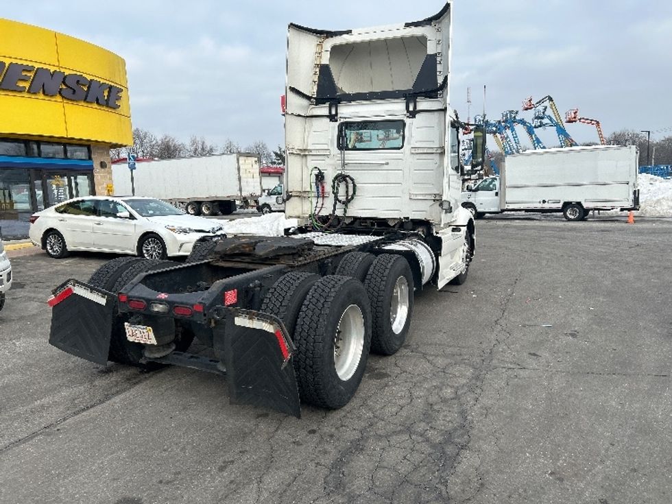 Day Cab Tractor-Heavy Duty Tractors-Volvo-2020-VNR64300-Chicopee-MA-494,390\n\t\tmiles-$ 34,250 - Image 7