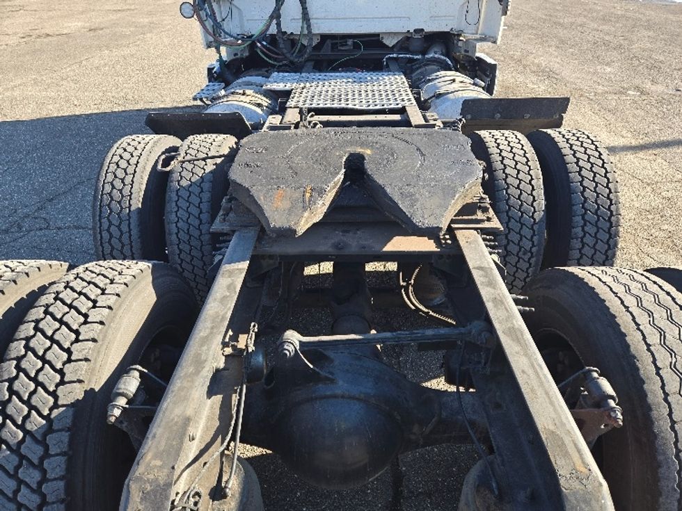 Day Cab Tractor-Heavy Duty Tractors-Volvo-2020-VNR64300-Chicopee-MA-516,997\n\t\tmiles-$ 33,250 - Image 6