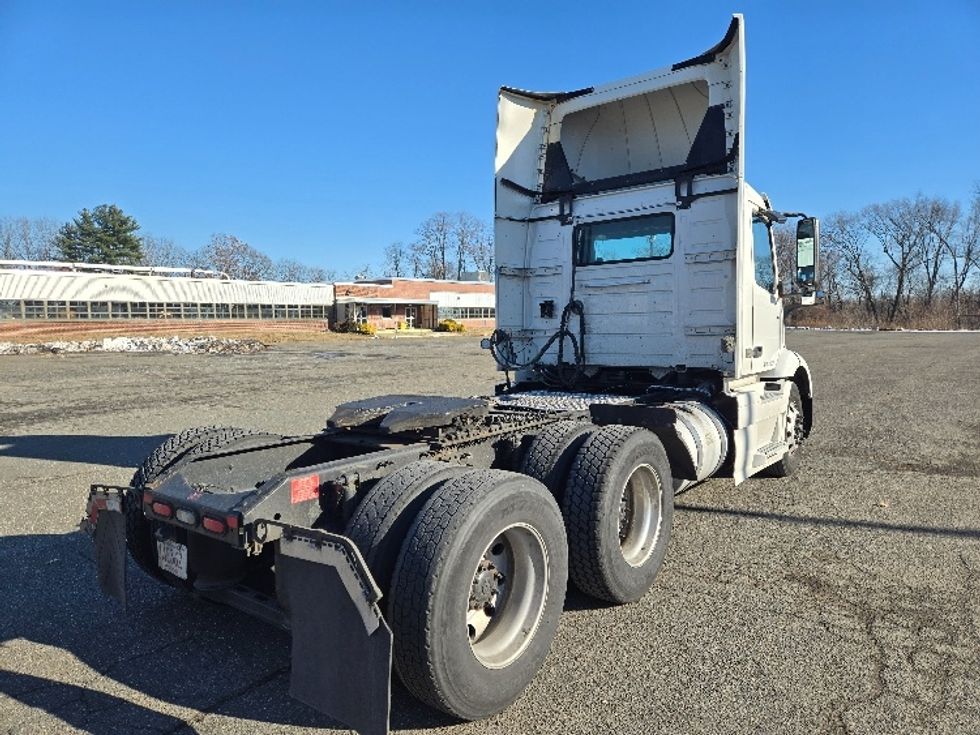 Day Cab Tractor-Heavy Duty Tractors-Volvo-2020-VNR64300-Chicopee-MA-516,997\n\t\tmiles-$ 33,250 - Image 7