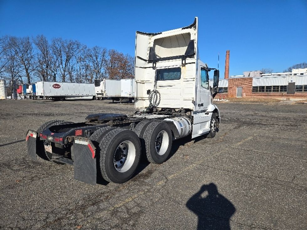 Day Cab Tractor-Heavy Duty Tractors-Volvo-2020-VNR64300-Chicopee-MA-531,997\n\t\tmiles-$ 31,750 - Image 5
