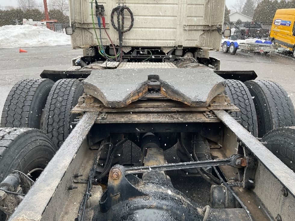 Day Cab Tractor-Heavy Duty Tractors-Volvo-2020-VNR64300-Chicopee-MA-560,459\n\t\tmiles-$ 28,250 - Image 18