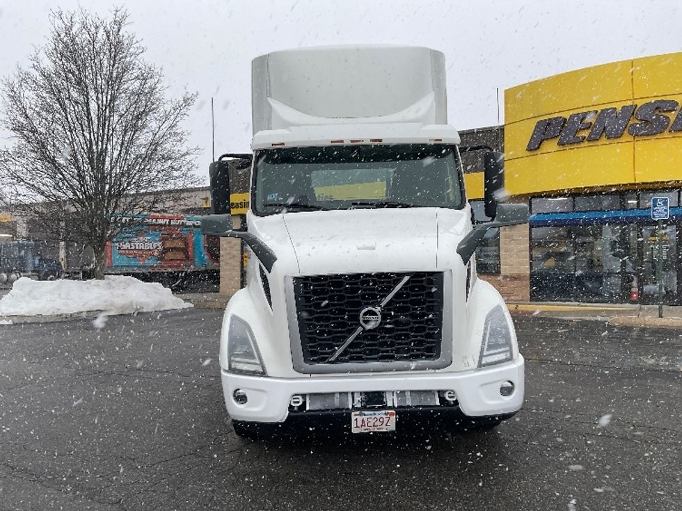 Day Cab Tractor-Heavy Duty Tractors-Volvo-2020-VNR64300-Chicopee-MA-560,459\n\t\tmiles-$ 28,250 - Image 2