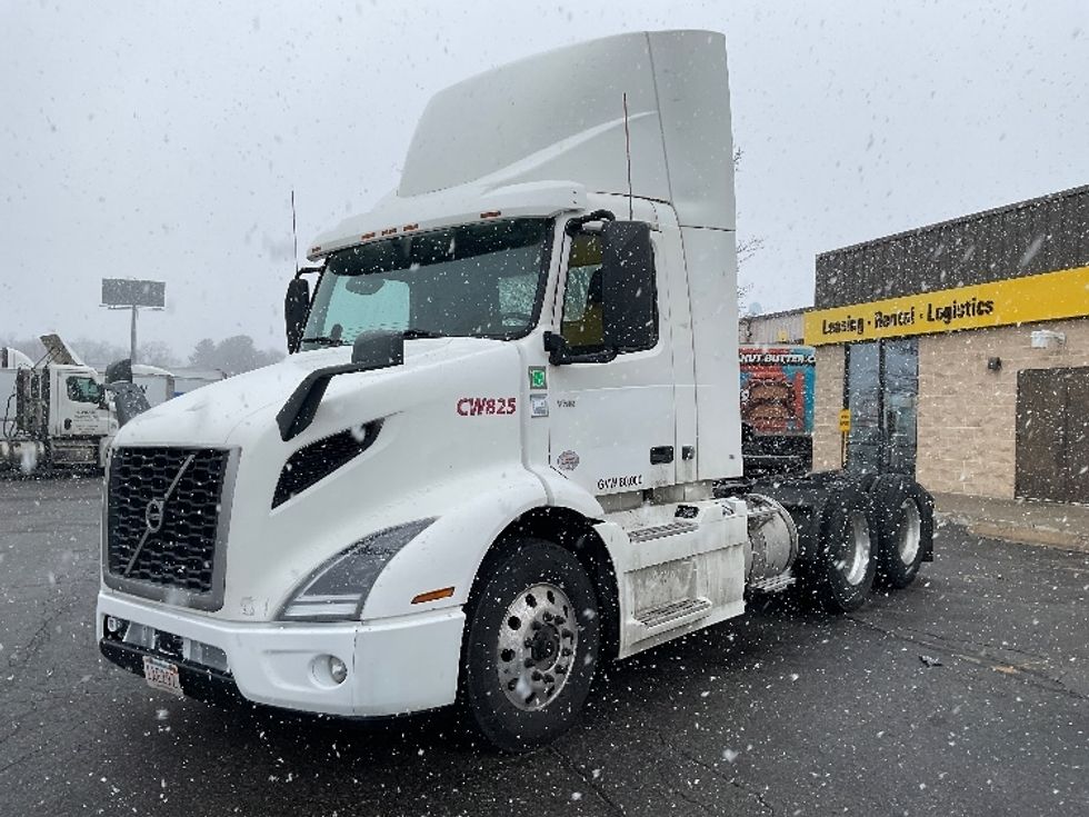 Day Cab Tractor-Heavy Duty Tractors-Volvo-2020-VNR64300-Chicopee-MA-560,459\n\t\tmiles-$ 28,250 - Image 3