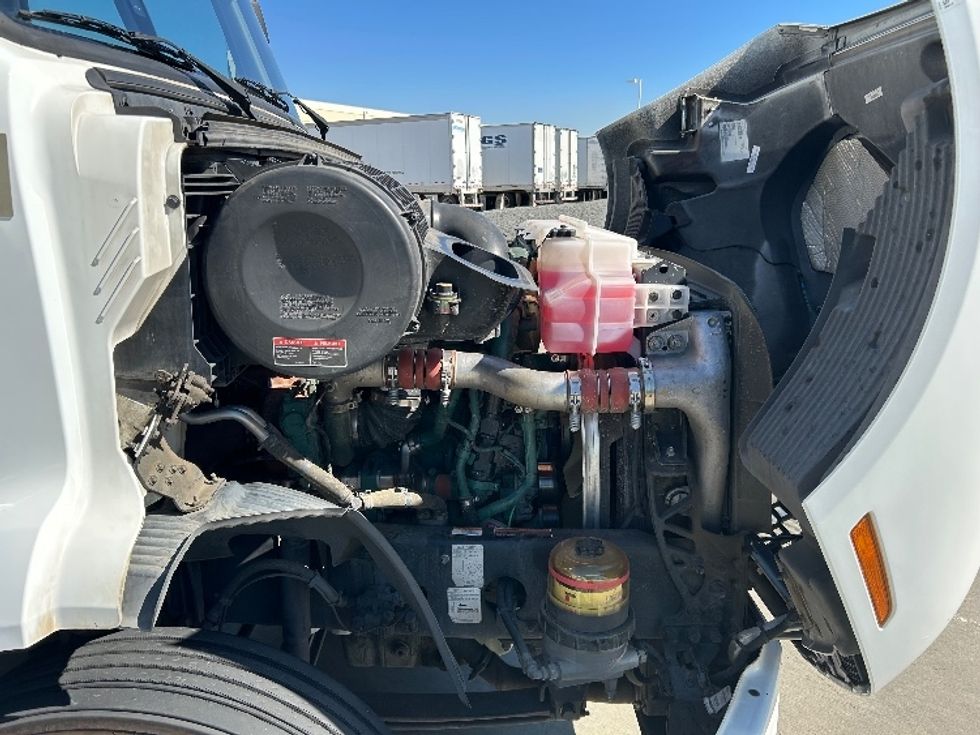 Day Cab Tractor-Heavy Duty Tractors-Volvo-2020-VNR64300-Chino-CA-433,506\n\t\tmiles-$ 57,250 - Image 15