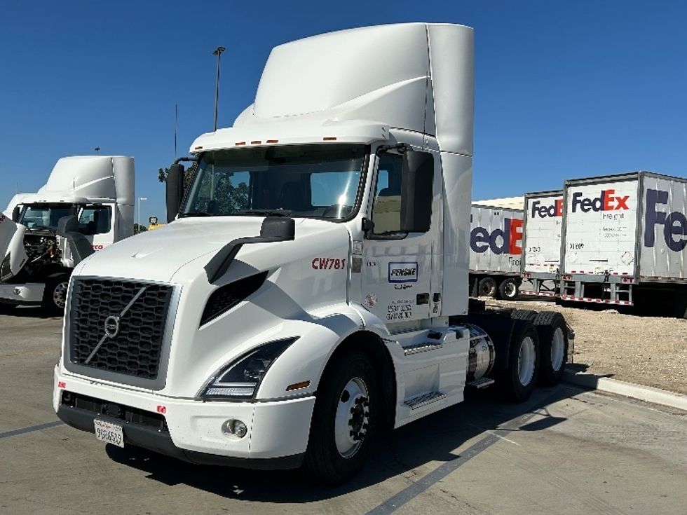 Day Cab Tractor-Heavy Duty Tractors-Volvo-2020-VNR64300-Chino-CA-433,506\n\t\tmiles-$ 57,250 - Image 3