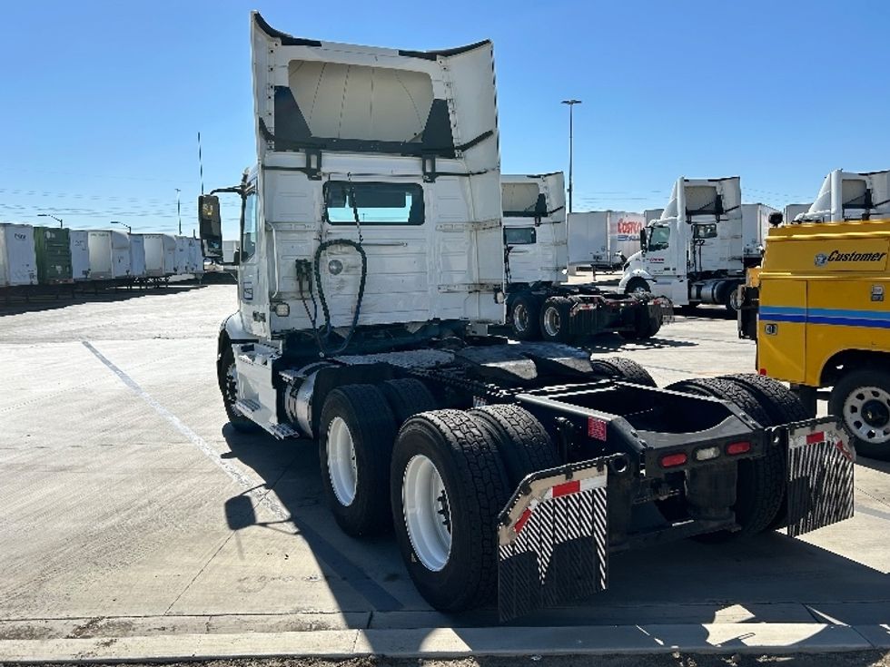 Day Cab Tractor-Heavy Duty Tractors-Volvo-2020-VNR64300-Chino-CA-433,506\n\t\tmiles-$ 57,250 - Image 5