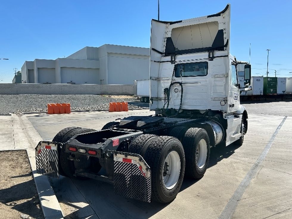 Day Cab Tractor-Heavy Duty Tractors-Volvo-2020-VNR64300-Chino-CA-433,506\n\t\tmiles-$ 57,250 - Image 7