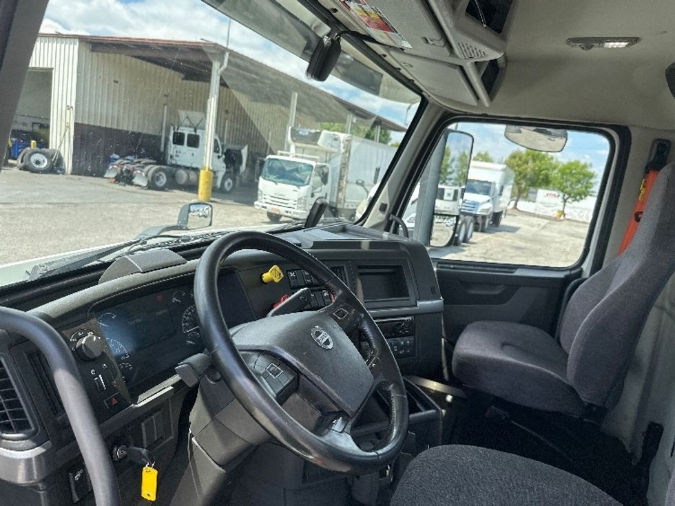 Day Cab Tractor-Heavy Duty Tractors-Volvo-2020-VNR64300-Chino-CA-504,886\n\t\tmiles-$ 51,500 - Image 10