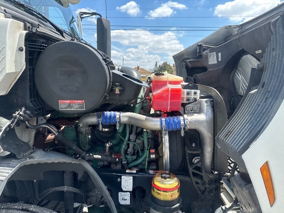 Day Cab Tractor-Heavy Duty Tractors-Volvo-2020-VNR64300-Chino-CA-504,886\n\t\tmiles-$ 51,500 - Image 15