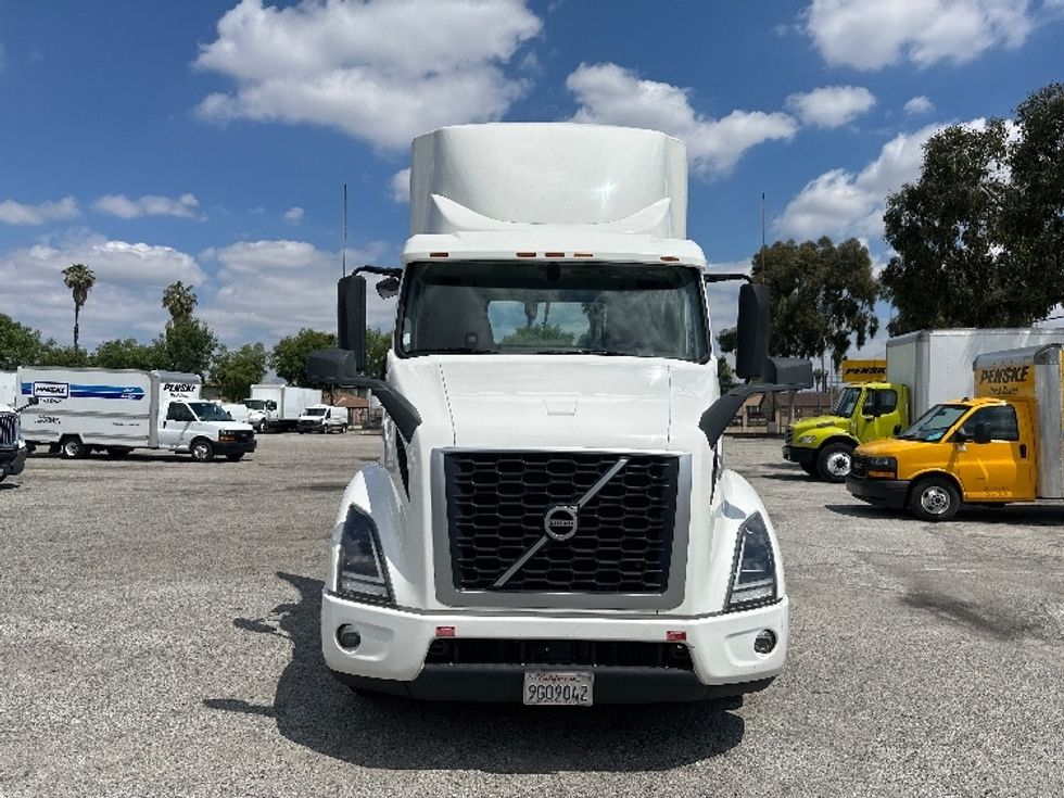 Day Cab Tractor-Heavy Duty Tractors-Volvo-2020-VNR64300-Chino-CA-504,886\n\t\tmiles-$ 51,500 - Image 2