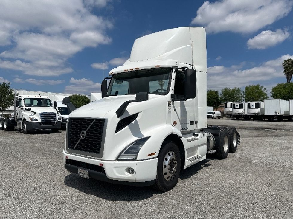 Day Cab Tractor-Heavy Duty Tractors-Volvo-2020-VNR64300-Chino-CA-504,886\n\t\tmiles-$ 51,500 - Image 3