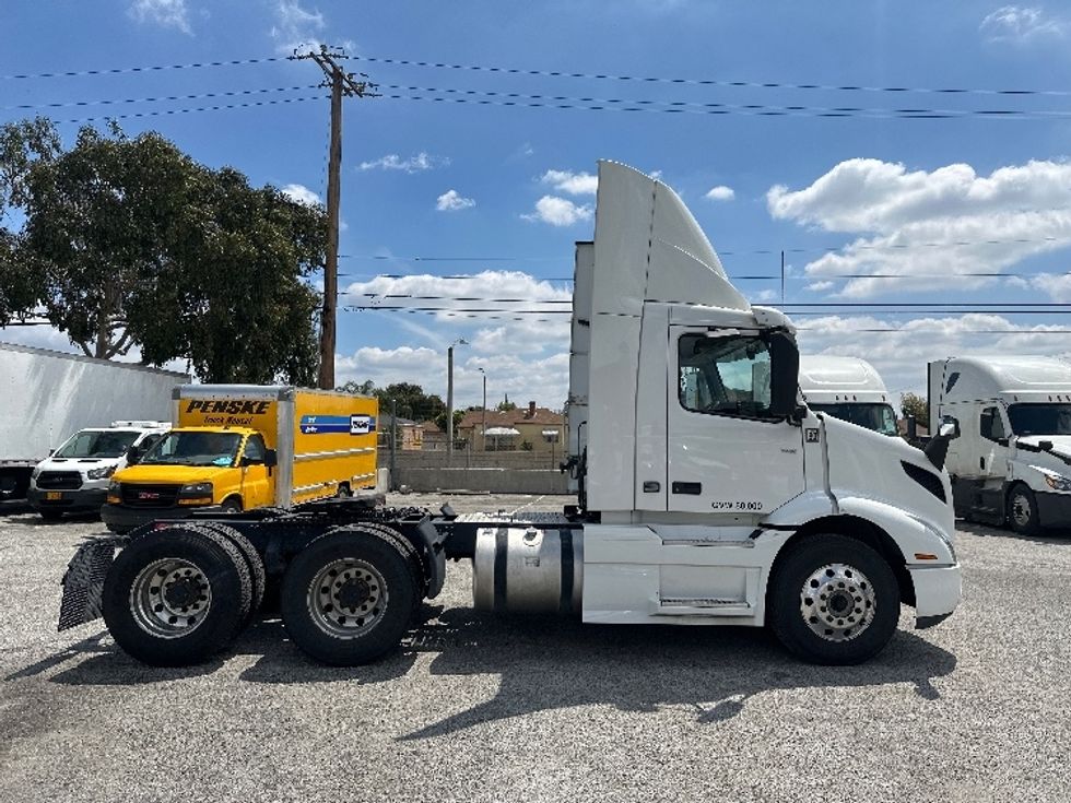 Day Cab Tractor-Heavy Duty Tractors-Volvo-2020-VNR64300-Chino-CA-504,886\n\t\tmiles-$ 51,500 - Image 8