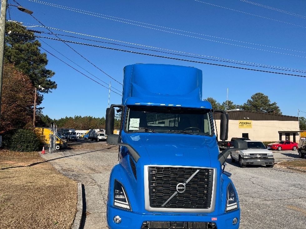 Day Cab Tractor-Heavy Duty Tractors-Volvo-2020-VNR64300-Conyers-GA-338,908\n\t\tmiles-$ 61,000 - Image 2