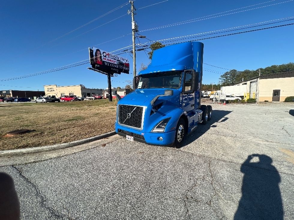 Day Cab Tractor-Heavy Duty Tractors-Volvo-2020-VNR64300-Conyers-GA-338,908\n\t\tmiles-$ 61,000 - Image 3