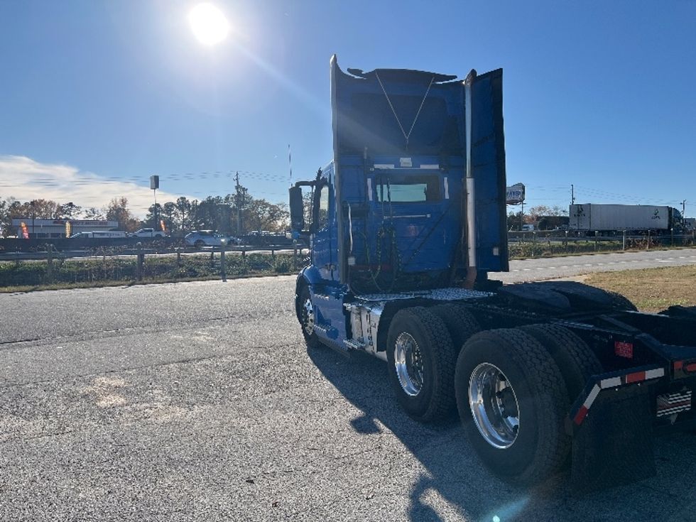 Day Cab Tractor-Heavy Duty Tractors-Volvo-2020-VNR64300-Conyers-GA-338,908\n\t\tmiles-$ 61,000 - Image 5