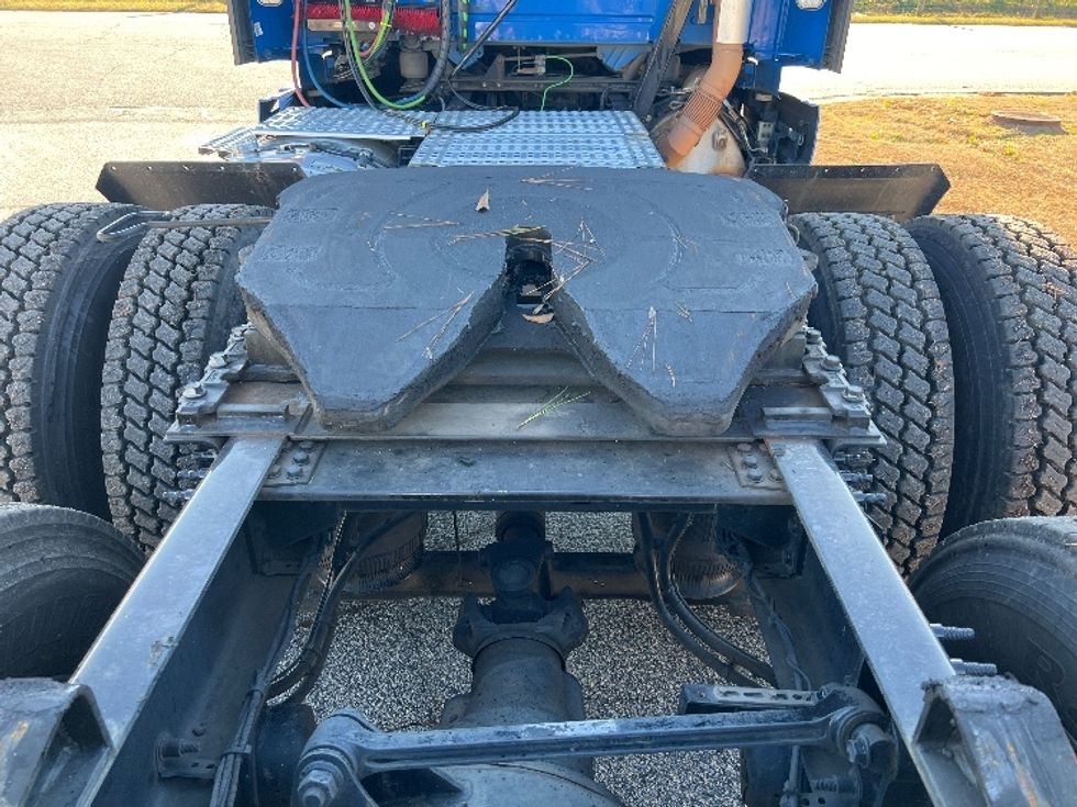 Day Cab Tractor-Heavy Duty Tractors-Volvo-2020-VNR64300-Conyers-GA-338,908\n\t\tmiles-$ 61,000 - Image 6