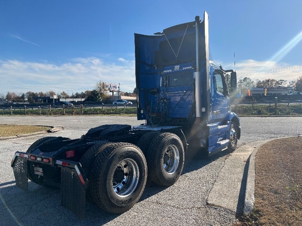 Day Cab Tractor-Heavy Duty Tractors-Volvo-2020-VNR64300-Conyers-GA-338,908\n\t\tmiles-$ 61,000 - Image 7