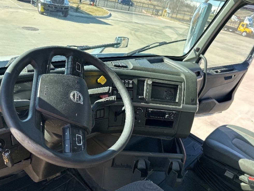 Day Cab Tractor-Heavy Duty Tractors-Volvo-2020-VNR64300-Dallas-TX-429,830\n\t\tmiles-$ 44,250 - Image 10