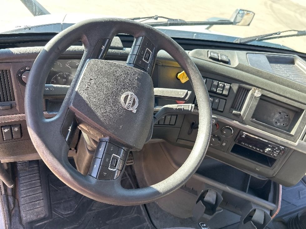 Day Cab Tractor-Heavy Duty Tractors-Volvo-2020-VNR64300-Dallas-TX-429,830\n\t\tmiles-$ 44,250 - Image 11