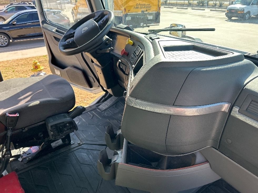 Day Cab Tractor-Heavy Duty Tractors-Volvo-2020-VNR64300-Dallas-TX-429,830\n\t\tmiles-$ 44,250 - Image 14