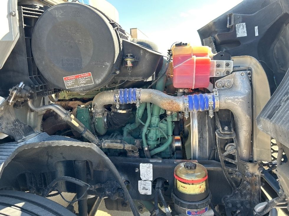 Day Cab Tractor-Heavy Duty Tractors-Volvo-2020-VNR64300-Dallas-TX-429,830\n\t\tmiles-$ 44,250 - Image 15