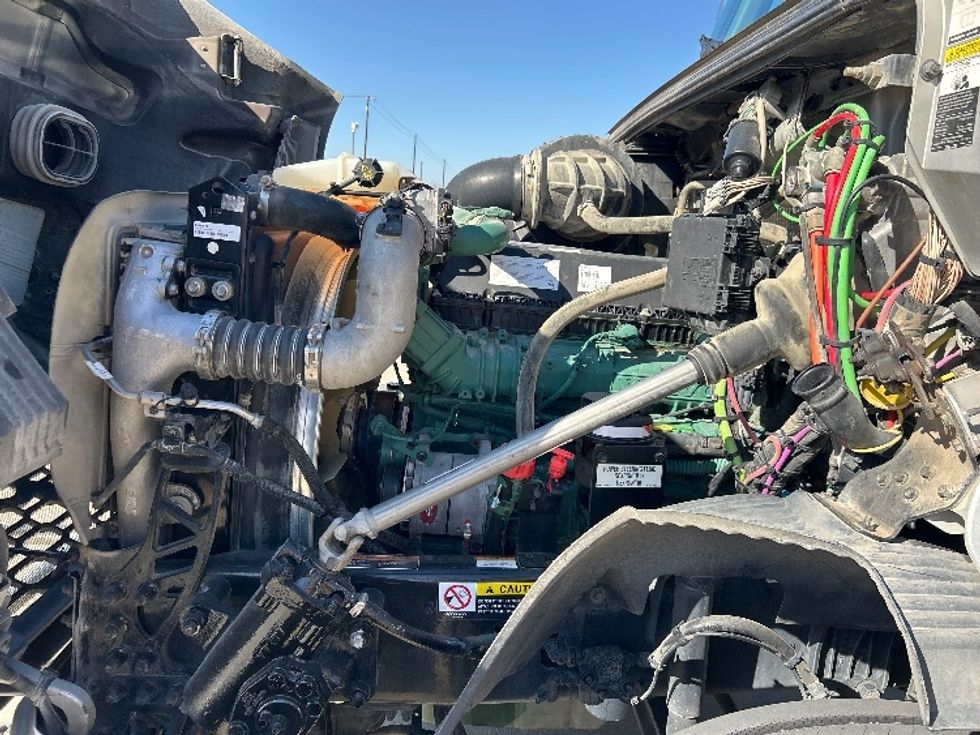 Day Cab Tractor-Heavy Duty Tractors-Volvo-2020-VNR64300-Dallas-TX-429,830\n\t\tmiles-$ 44,250 - Image 16