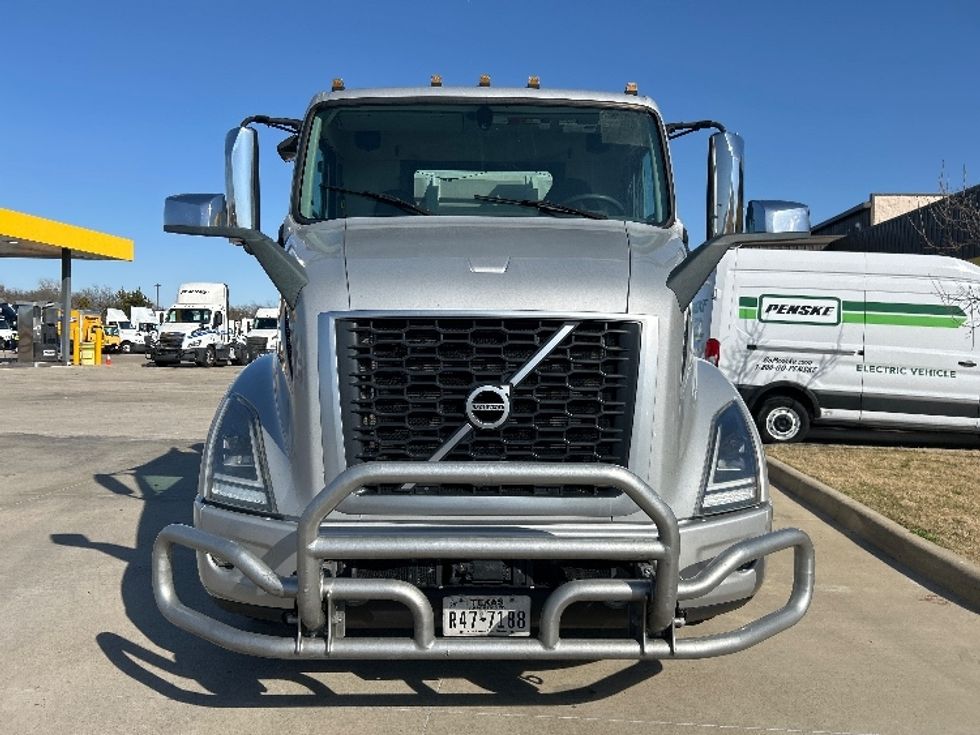 Day Cab Tractor-Heavy Duty Tractors-Volvo-2020-VNR64300-Dallas-TX-429,830\n\t\tmiles-$ 44,250 - Image 2
