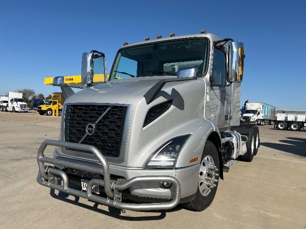 Day Cab Tractor-Heavy Duty Tractors-Volvo-2020-VNR64300-Dallas-TX-429,830\n\t\tmiles-$ 44,250 - Image 3