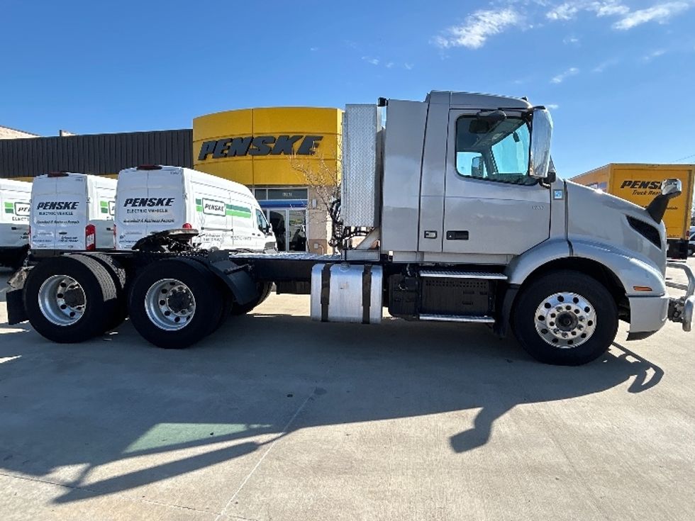 Day Cab Tractor-Heavy Duty Tractors-Volvo-2020-VNR64300-Dallas-TX-429,830\n\t\tmiles-$ 44,250 - Image 8