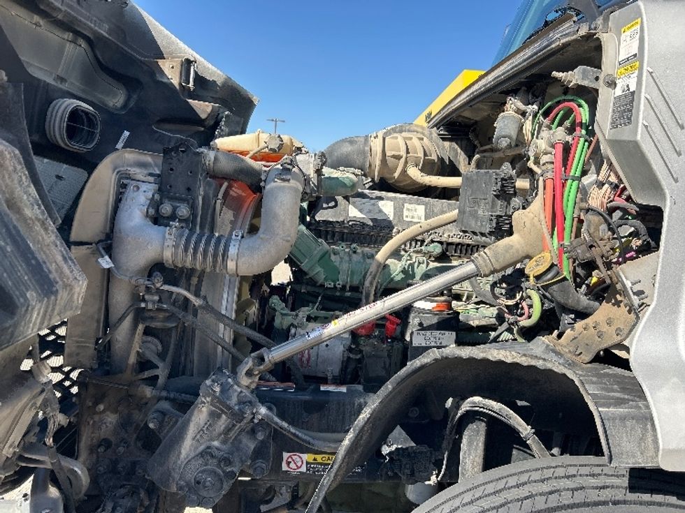 Day Cab Tractor-Heavy Duty Tractors-Volvo-2020-VNR64300-Dallas-TX-436,793\n\t\tmiles-$ 43,750 - Image 16