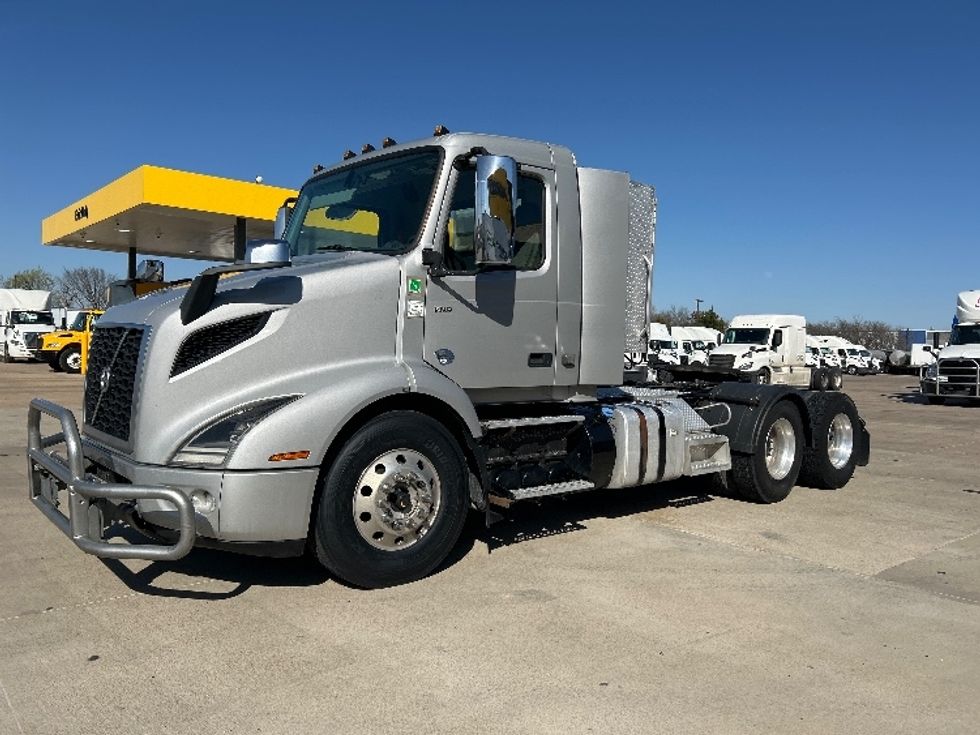 Day Cab Tractor-Heavy Duty Tractors-Volvo-2020-VNR64300-Dallas-TX-436,793\n\t\tmiles-$ 43,750 - Image 3