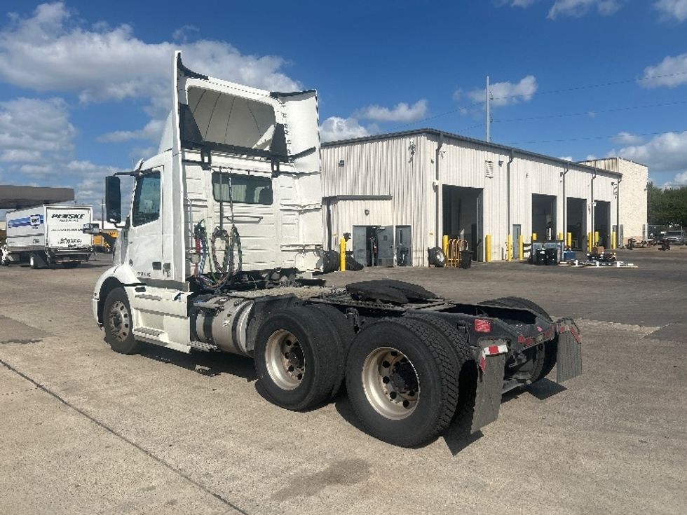 Day Cab Tractor-Heavy Duty Tractors-Volvo-2020-VNR64300-Dallas-TX-470,430\n\t\tmiles-$ 38,750 - Image 5