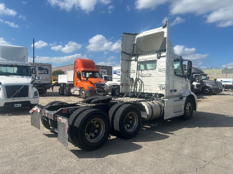 Day Cab Tractor-Heavy Duty Tractors-Volvo-2020-VNR64300-Dallas-TX-470,430\n\t\tmiles-$ 38,750 - Image 7