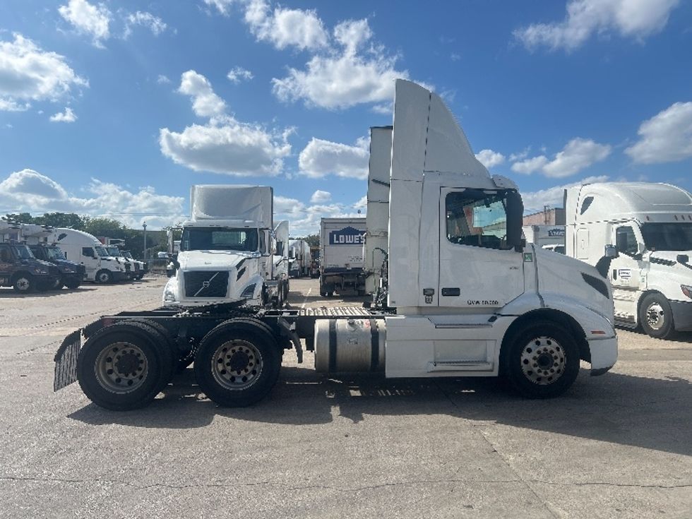 Day Cab Tractor-Heavy Duty Tractors-Volvo-2020-VNR64300-Dallas-TX-470,430\n\t\tmiles-$ 38,750 - Image 8