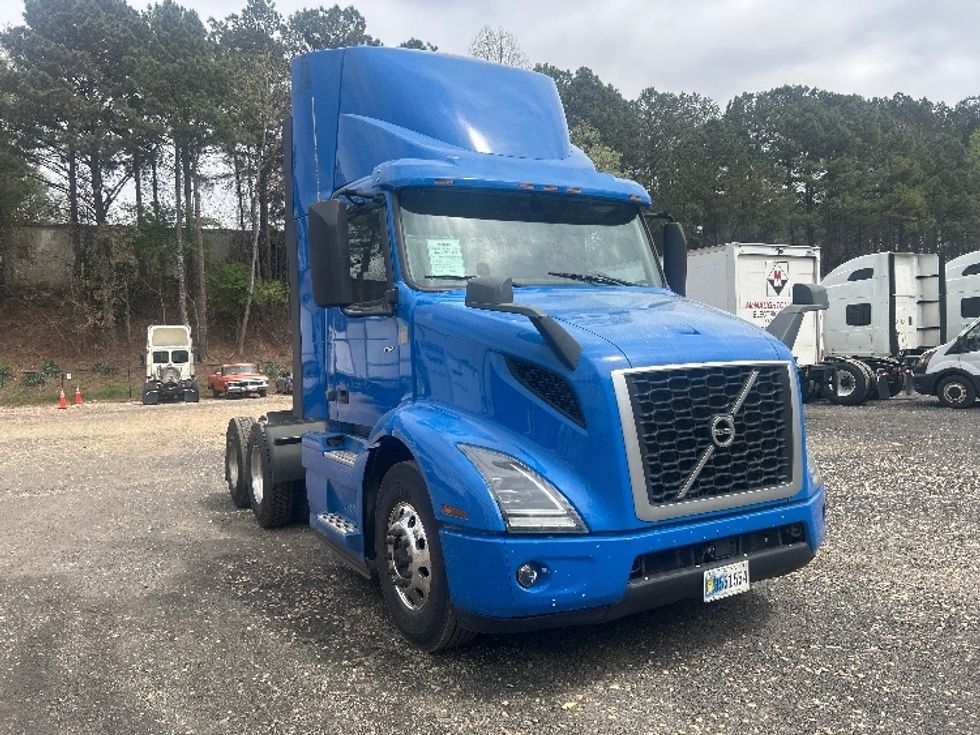 Day Cab Tractor-Heavy Duty Tractors-Volvo-2020-VNR64300-Duluth-GA-319,103\n\t\tmiles-$ 50,500 - Image 1