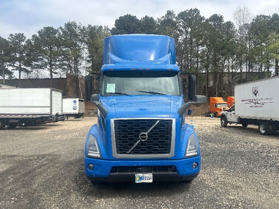 Day Cab Tractor-Heavy Duty Tractors-Volvo-2020-VNR64300-Duluth-GA-319,103\n\t\tmiles-$ 50,500 - Image 2