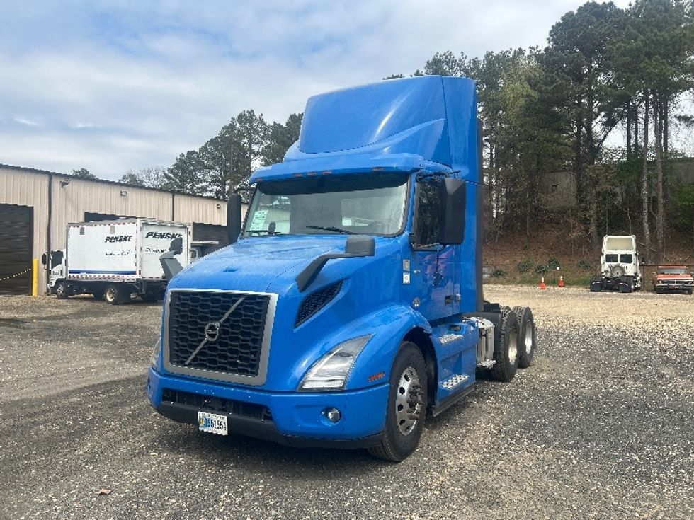 Day Cab Tractor-Heavy Duty Tractors-Volvo-2020-VNR64300-Duluth-GA-319,103\n\t\tmiles-$ 50,500 - Image 3