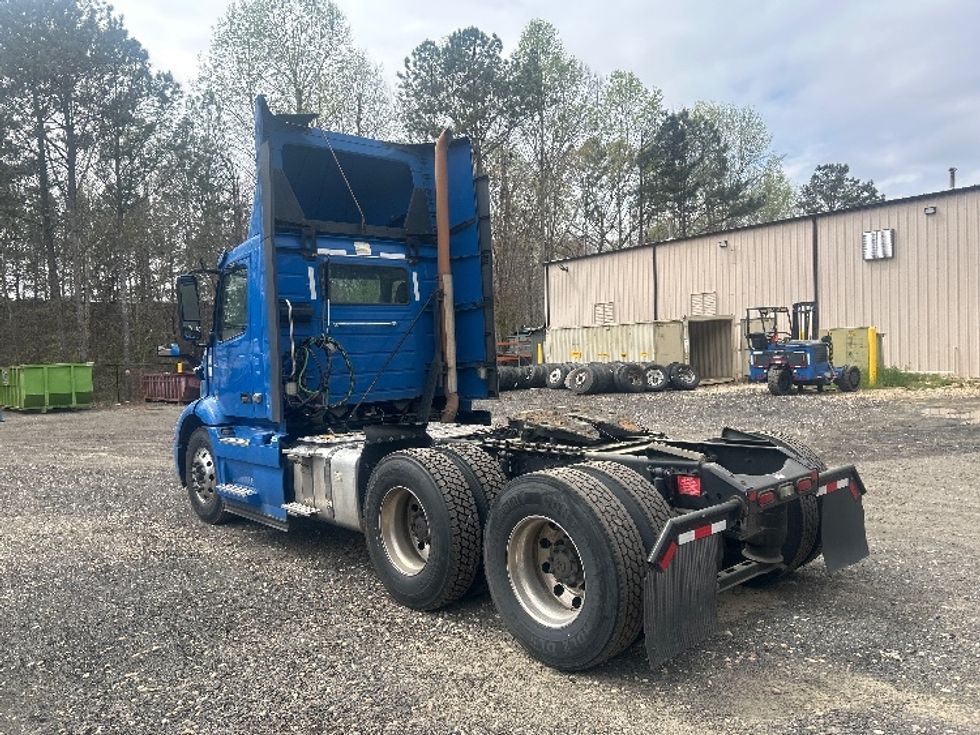 Day Cab Tractor-Heavy Duty Tractors-Volvo-2020-VNR64300-Duluth-GA-319,103\n\t\tmiles-$ 50,500 - Image 5