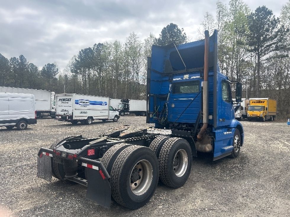 Day Cab Tractor-Heavy Duty Tractors-Volvo-2020-VNR64300-Duluth-GA-319,103\n\t\tmiles-$ 50,500 - Image 7