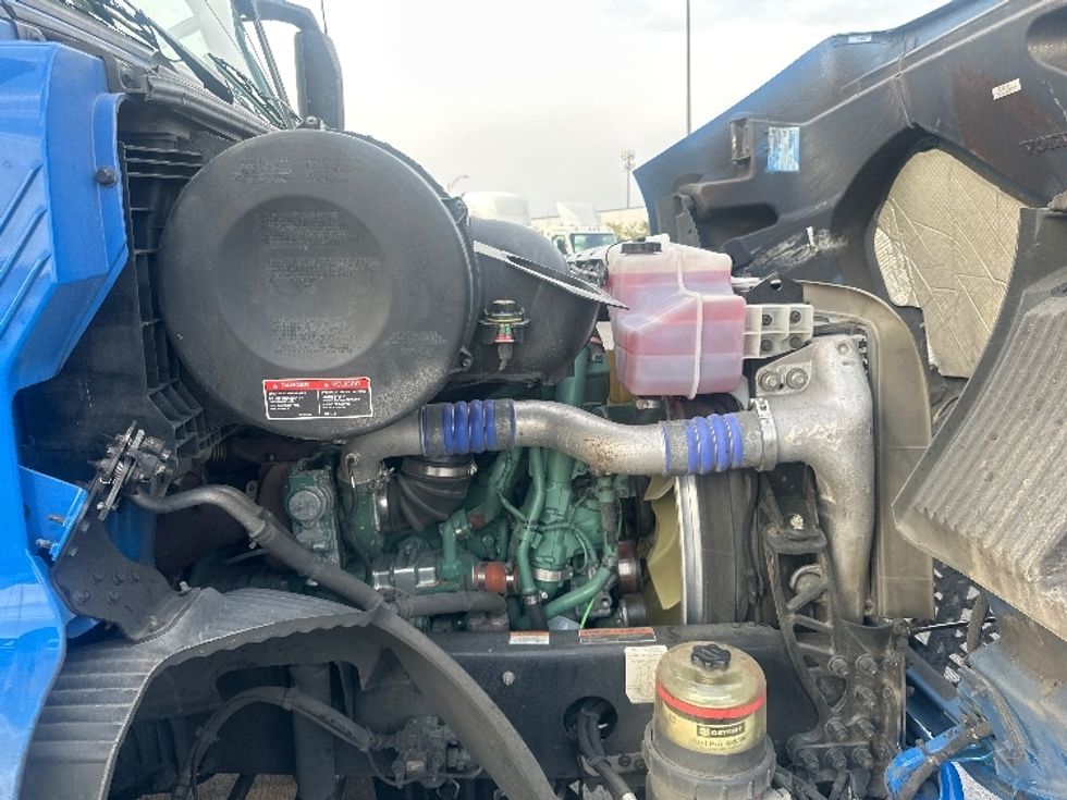 Day Cab Tractor-Heavy Duty Tractors-Volvo-2020-VNR64300-East Chicago-IN-473,215\n\t\tmiles-$ 49,500 - Image 15