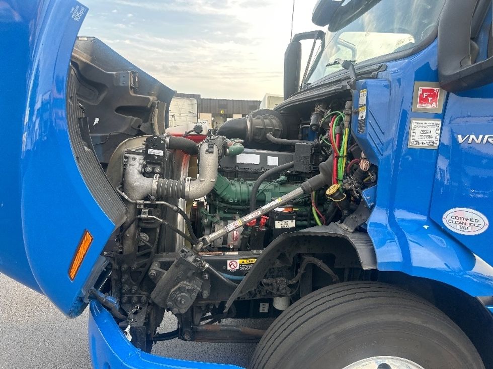 Day Cab Tractor-Heavy Duty Tractors-Volvo-2020-VNR64300-East Chicago-IN-473,215\n\t\tmiles-$ 49,500 - Image 16
