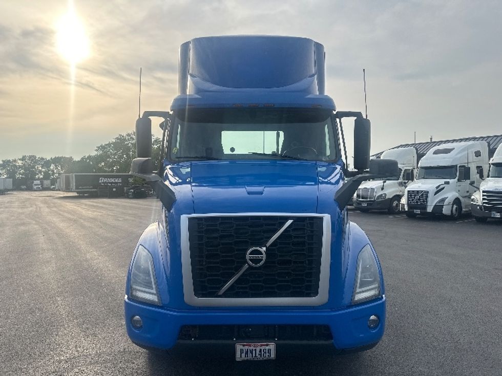 Day Cab Tractor-Heavy Duty Tractors-Volvo-2020-VNR64300-East Chicago-IN-473,215\n\t\tmiles-$ 49,500 - Image 2