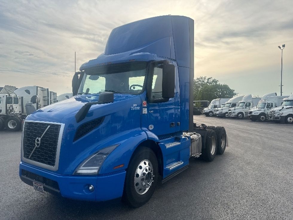 Day Cab Tractor-Heavy Duty Tractors-Volvo-2020-VNR64300-East Chicago-IN-473,215\n\t\tmiles-$ 49,500 - Image 3
