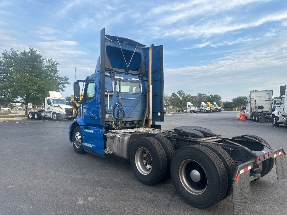 Day Cab Tractor-Heavy Duty Tractors-Volvo-2020-VNR64300-East Chicago-IN-473,215\n\t\tmiles-$ 49,500 - Image 5