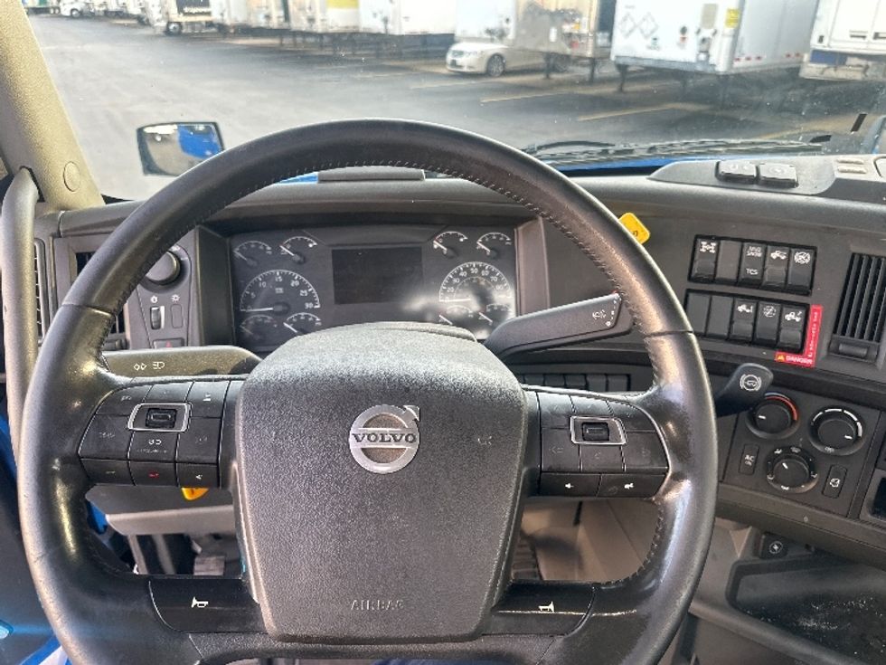 Day Cab Tractor-Heavy Duty Tractors-Volvo-2020-VNR64300-East Chicago-IN-486,596\n\t\tmiles-$ 48,250 - Image 11