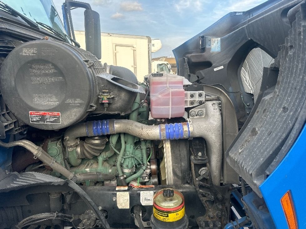 Day Cab Tractor-Heavy Duty Tractors-Volvo-2020-VNR64300-East Chicago-IN-486,596\n\t\tmiles-$ 48,250 - Image 15