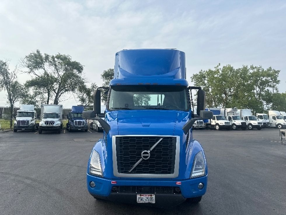 Day Cab Tractor-Heavy Duty Tractors-Volvo-2020-VNR64300-East Chicago-IN-486,596\n\t\tmiles-$ 48,250 - Image 2