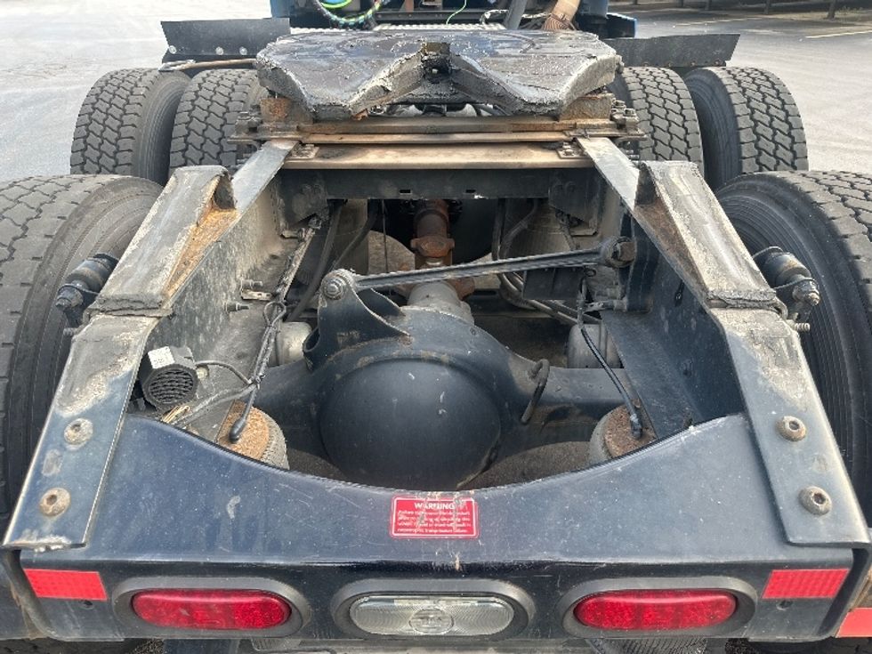 Day Cab Tractor-Heavy Duty Tractors-Volvo-2020-VNR64300-East Chicago-IN-486,596\n\t\tmiles-$ 48,250 - Image 5