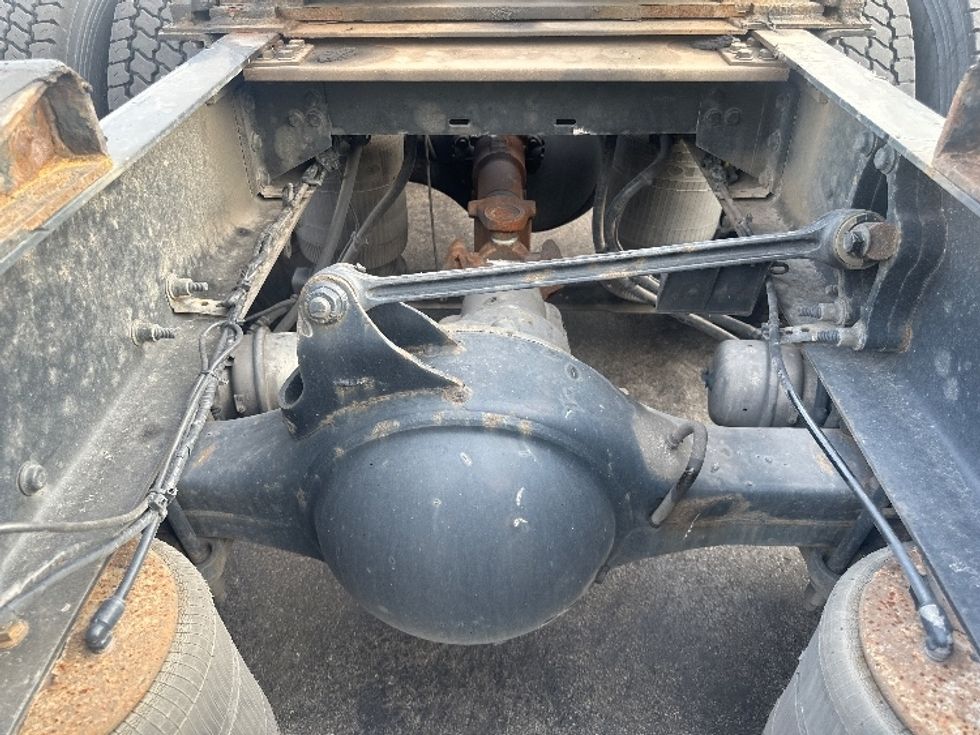 Day Cab Tractor-Heavy Duty Tractors-Volvo-2020-VNR64300-East Chicago-IN-486,596\n\t\tmiles-$ 48,250 - Image 6