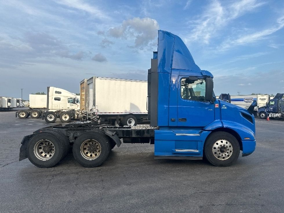 Day Cab Tractor-Heavy Duty Tractors-Volvo-2020-VNR64300-East Chicago-IN-486,596\n\t\tmiles-$ 48,250 - Image 8